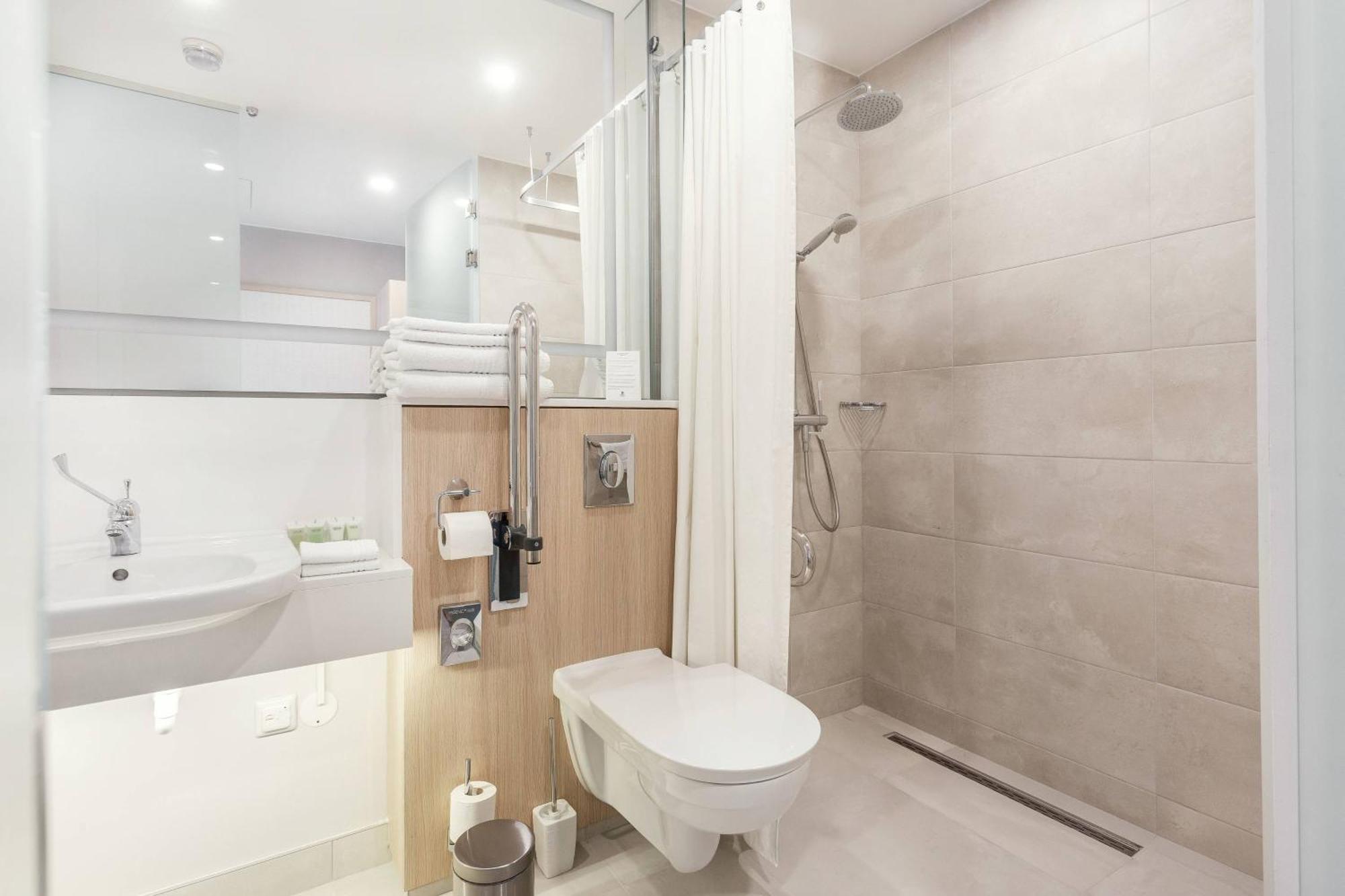 Courtyard By Marriott Vilnius City Center Ngoại thất bức ảnh