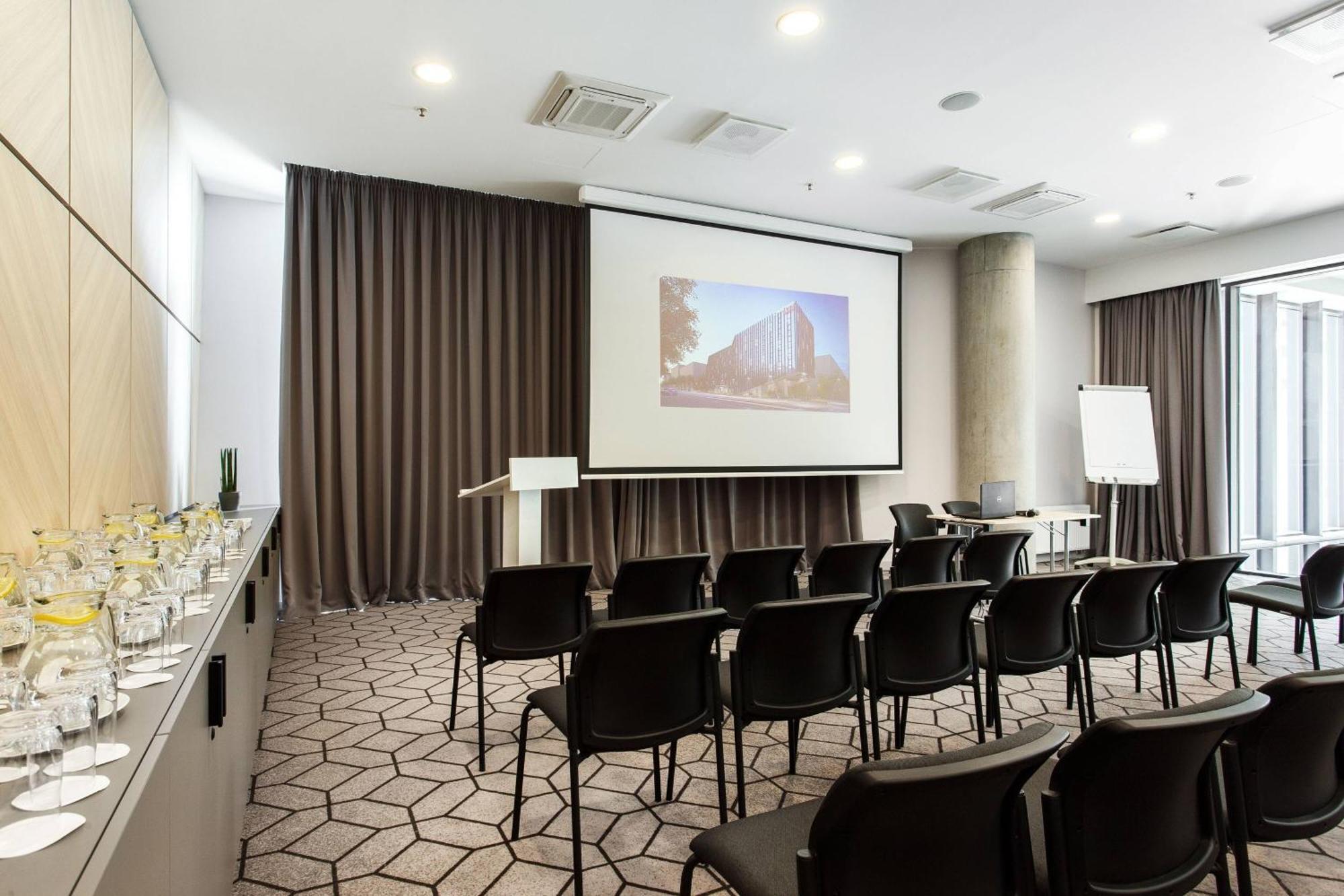 Courtyard By Marriott Vilnius City Center Ngoại thất bức ảnh