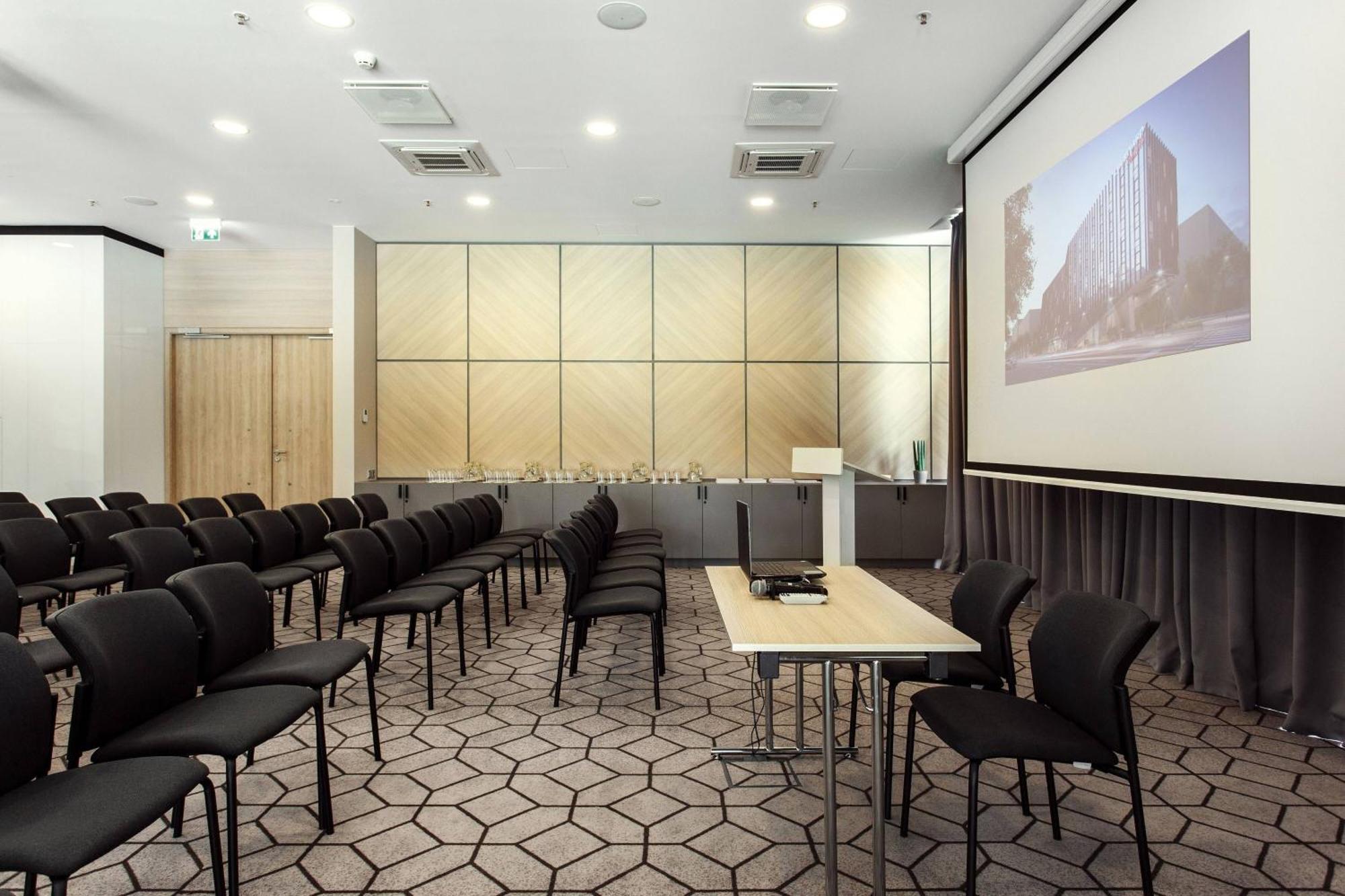 Courtyard By Marriott Vilnius City Center Ngoại thất bức ảnh