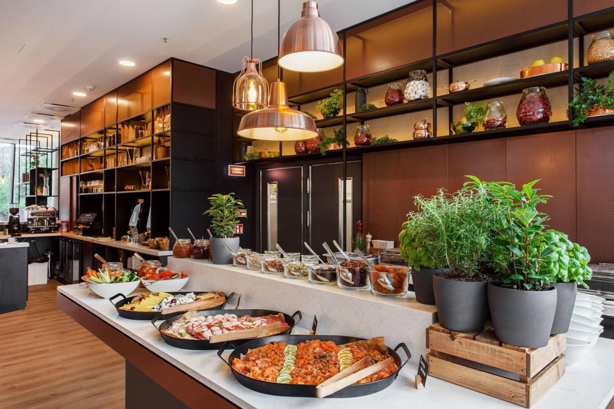 Courtyard By Marriott Vilnius City Center Ngoại thất bức ảnh