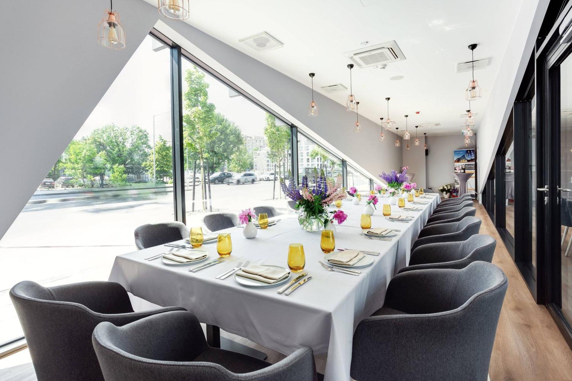 Courtyard By Marriott Vilnius City Center Ngoại thất bức ảnh